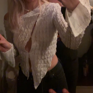 Vit topp  - Använd 2 gånger, fint skick. 