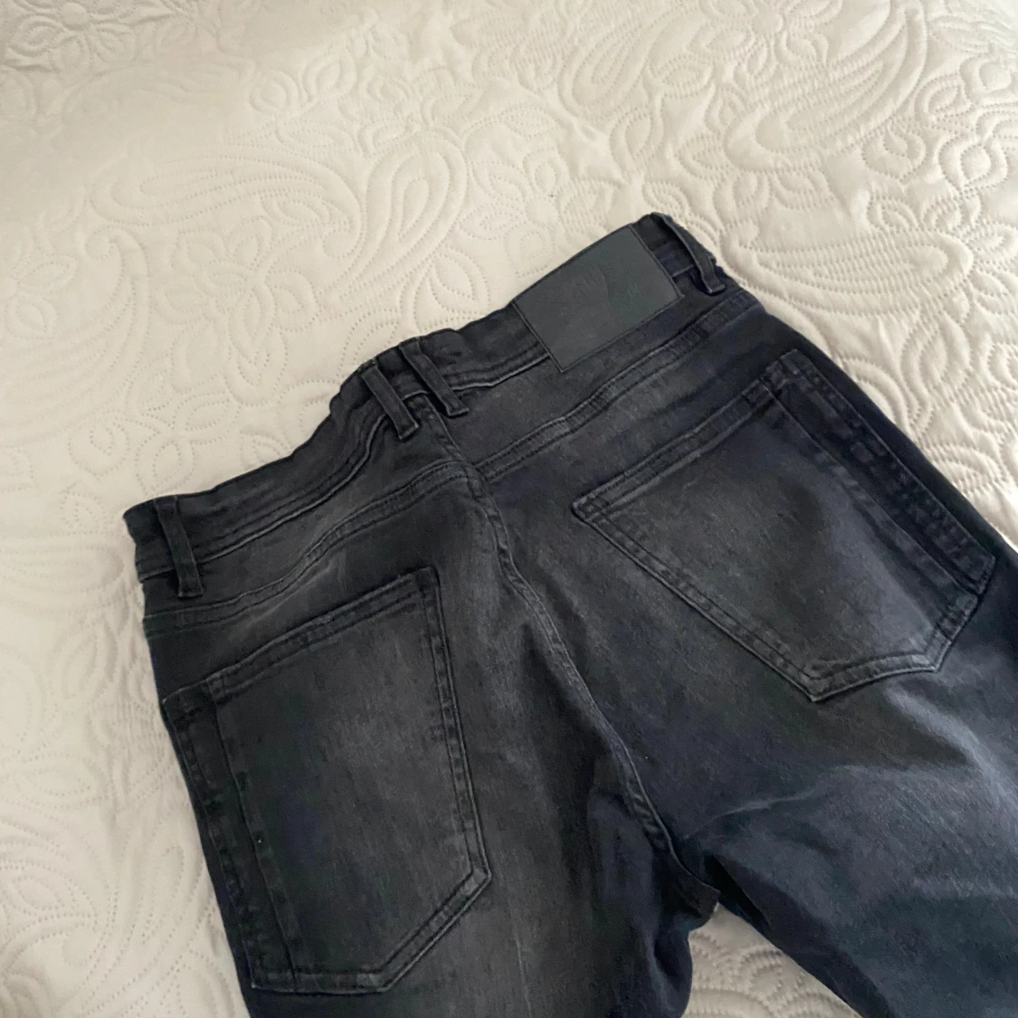 Svarta slitna jeans - 91