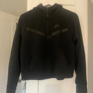 Nike-tech fleece - Nike tech fleece i bra skick. 