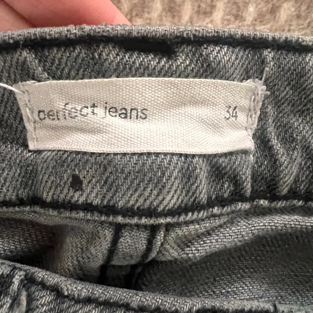 Sjukt snygga jeans från Gina, storlek 34 och bra i längden på mig som är 173 ungefär☺️. Jeans & Byxor.
