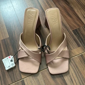 Zara klackar - Aldrig använd! Nypris: 559kr