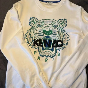 KENZO TIGER SWEATSHIRT - Säljer nu min kenzo sweatshirt i storlek S, tröjan är i bra skick 