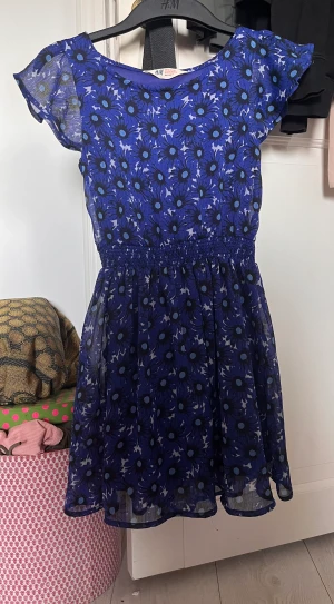 Blue sunflower dress - Dark blue summer dress in great condition. Barely used. Size 152, but fits a little bigger. Price can be discussed. 