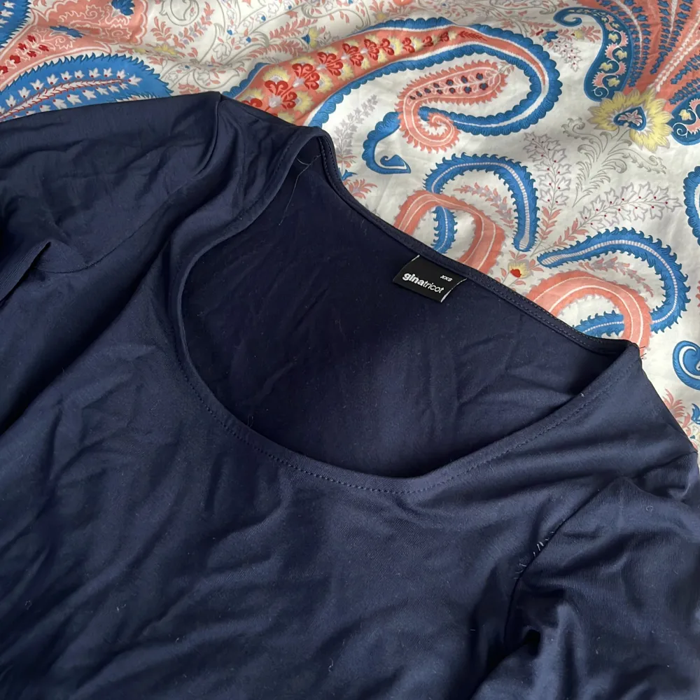 Soft touch tröja från Gina. Aldrig använd/nyskick. Köpt för 200kr. Tröjor & Koftor.