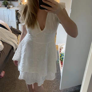 Studentklänning - Säljer min fina studentklänning💕