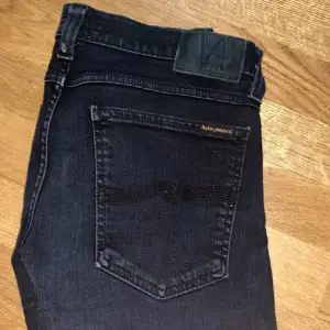 Hej, jag säljer dessa styliga nudie jeans. DMa vid minsta lilla funderingen