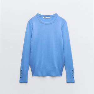 En ljusblå ”stickad” långärmad tröja från zara, superfin men har inte kommit till användning. Köptes för 399kr