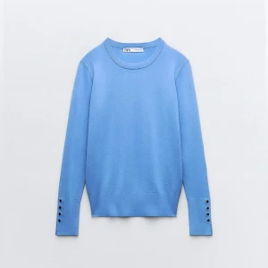 Zara finstickad tröja - En ljusblå ”stickad” långärmad tröja från zara, superfin men har inte kommit till användning. Köptes för 399kr