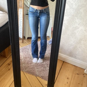 Only jeans  - Säljer dessa bootcut jeansen från Only i storlek 36. Köpta på plick men har inte kommit till användning så mycket så jag tycker dem sitter lite tajt på mig. Fina i skicket, säljes för 250+ fraktkostnad🩵