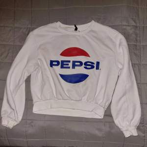 Vit pepsi Sweatshirt från H&M i stl M men är mer som en XS.