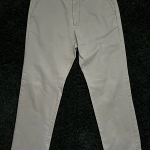 Gant Chinos - Riktigt feta 100% Bomull Chinos👖från Gant inför sommaren ☀️ Storlek 34/32 Pris kan diskuteras vid snabb affär!