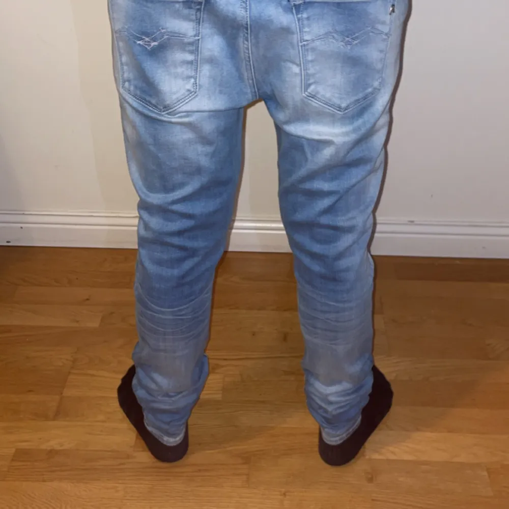 Replay jeans i storlek 29/32🔥 Skick-9,5/10 Nypris-1000 Mitt pris-249! Kom privat för frågor eller funderingar!🙌. Jeans & Byxor.