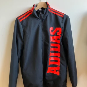 Adidas Kofta  - snygg sportig adidas kofta