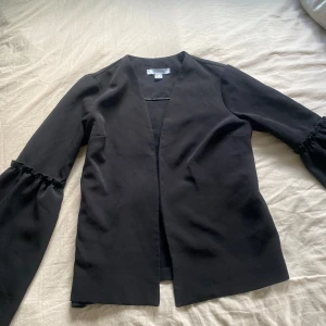 Vårjacka - Jacka/tröja storlek 36 från märket atmosphere💗