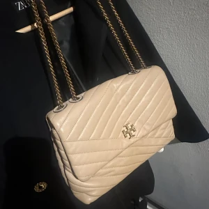 Tory burch väska  - Endast använd ett fåtal gånger, kvitto finns.