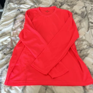 Rosa träningströja - Aldrig använd, skönt material