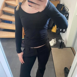 Urringad tröja  - Super fin urringad tröja från hm som passar perfekt till sommaren🩵✨