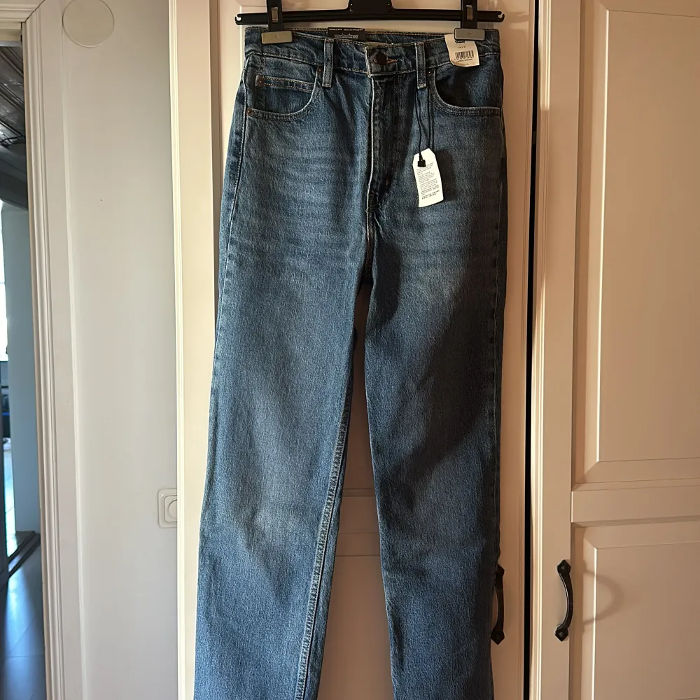 Levisjeans i storlek 26/31. Helt oanvända🌸. Jeans & Byxor.