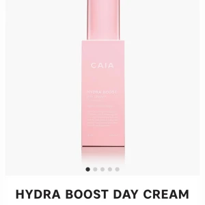 Caia hydra boost day cream  - Kräm från caia. Nypris 275kr. Den är använd 1 5 del så typ till där det står caia. Säljer billigt