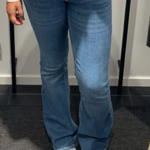 Lågmidjade jeans - Säljer då dom inte kommer till användning 