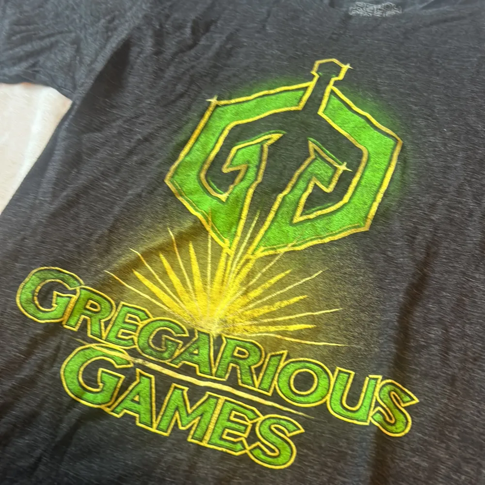 Gregarious games t-shirt. Aldrig använt har bara testat den en gång. 😊💕. T-shirts.