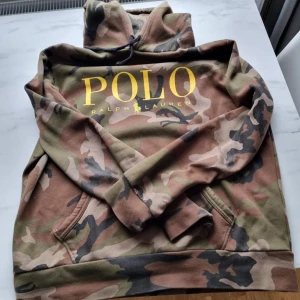 Polo Ralph Lauren Hoodie - En Polo Ralph Lauren hoodie som inte går att få tag på längre. Strl M  