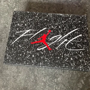 Jordan 4 - Jätte snygga jordan 4s i storlek 40 dock är dom små i storlek, pris kan diskuteras! helt nya köpta på plick 🩷