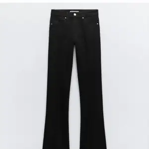 Svarta jeans från zara  Använd typ 2 gånger  Storlek 36 men passar 34 också 