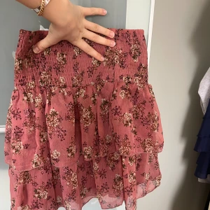 Minikjol - Super fin oanvänd kjol som passar s-xl 