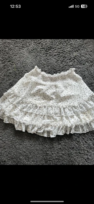 Blommig kjol - Inte kommit till användning✌️