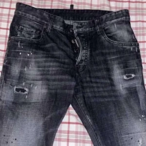 Dsq2 jeans - Endast testade helt nyskick lägg bud Skickas spårbart endast swich betalning