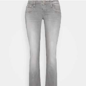 Ltb valerie gråa jeans i 27/32. Haft dem ganska länge men sparsamt använda!! 