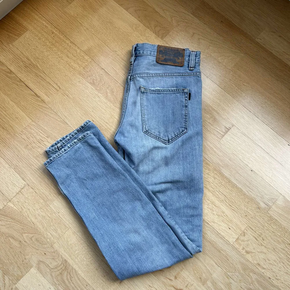 Ett par feta crocker jeans i bra skick, modellen är 184cm och väger 72kg Hör av er vid fler frågor! . Jeans & Byxor.