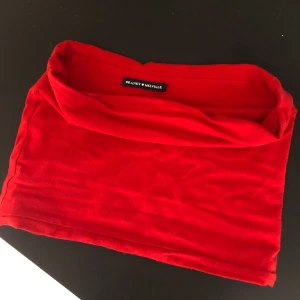 Brandy Melville Storlek S - Röd Tubtopp från Brandy Melville storlek S. I väldigt bra skick