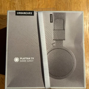 Urbanears Plattan TX - Nya med plomberingen kvar! Hörlurar Urbanears TX  Färg: Dark Grey 