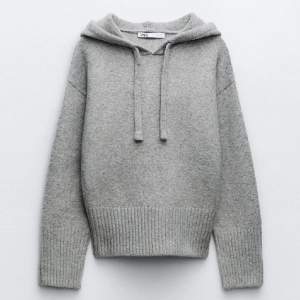 Funderar på att sälja min fina zara hoodie då den knappt kommit till användnig, skriv för fler bilder💞