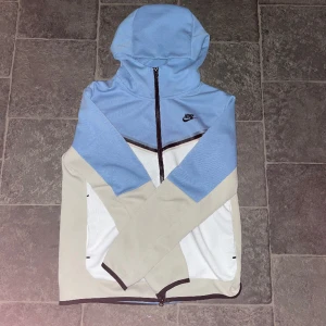 Nike Tech  - Nike Teck Kofta, Frågor besvaras i Dm!