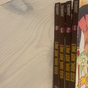 Anime manga böcker - Kiss him not me på engelska 1-4 nyskick säljer för jag inte läser längre alla för 120 eller en för 35kr