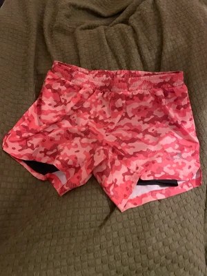 Gymshorts oanvända  - Oanvända gymshorts, snygga och i bra skick