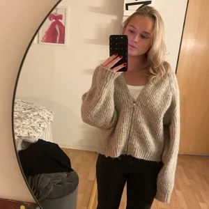 Beige zip kofta - Skit snygg zip kofta💕