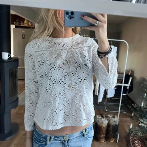 Broderad tröja - Broderad tröja, söt till typ middagar 