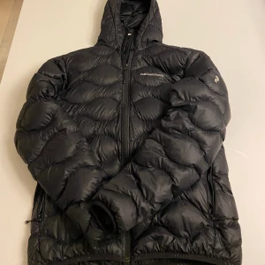Peak Peformance jacka  - Säljer min peak jacka då jag köpt en ny Skick: 9,5/10 Storlek: L Nypris: 2500kr  