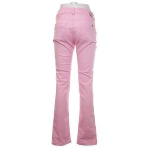Så snygga rosa jeans från Sellpy - bondelid. Hör av dig vid från om mått och liknande💗