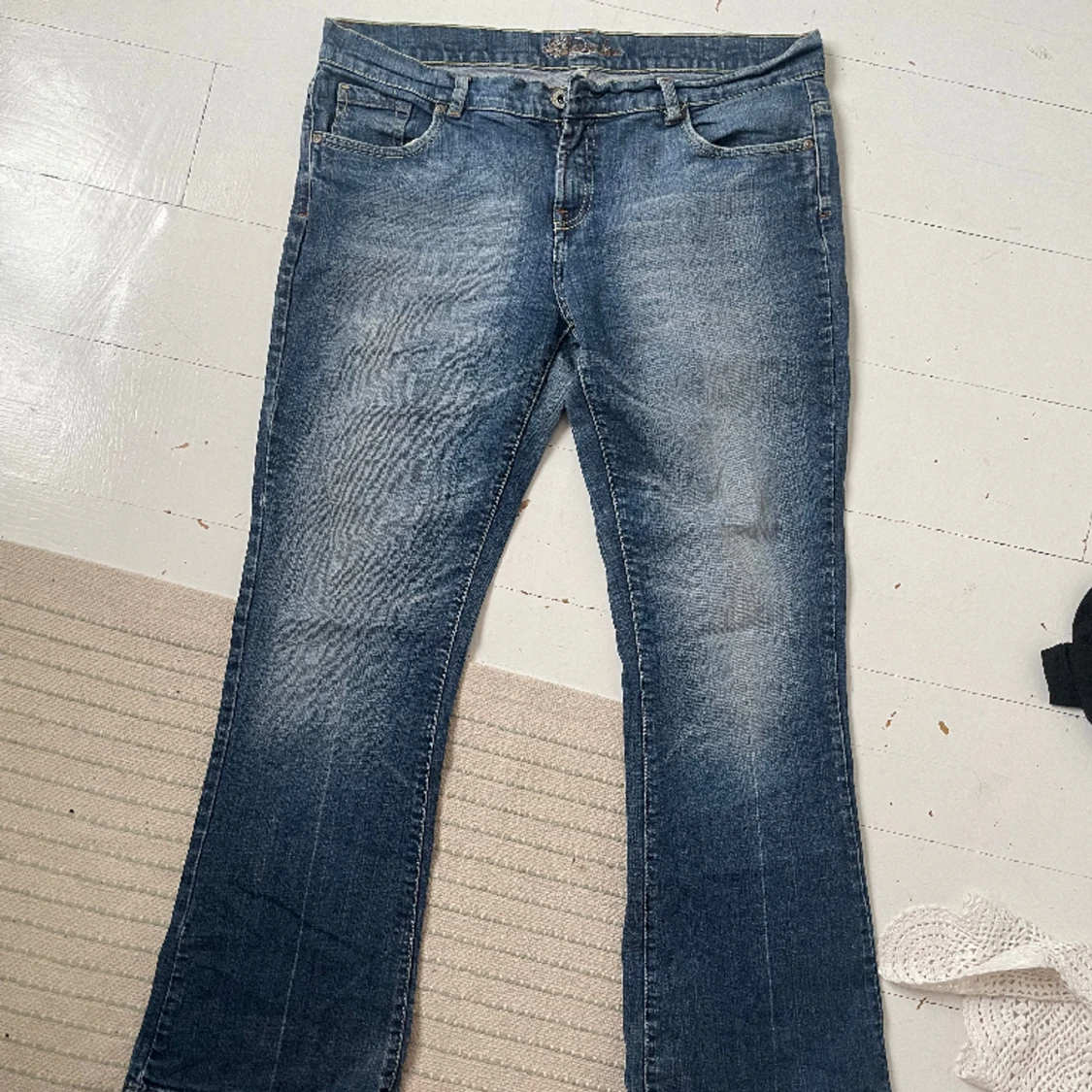 Utsvängda lågmidjade jeans  - 90