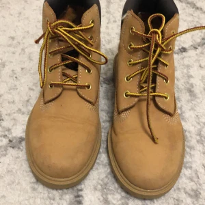 Skor  - Timberland skror passar inte storlek 33. Kan sänka priset 