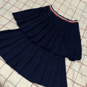 Ralph lauren kjol - Säljer dom här i styck för priset, dom har inbyggda shorts och bara har använt ett fåtal gånger