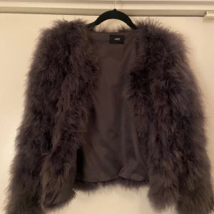 Äkta fjäderjacka från WOS store - Grå fjäderjacka från WOS store, Nyskick, Storlek S, Nypris 1499:- 