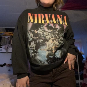 Nirvana tröja - 🖤🧡