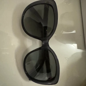 Gucci solglasögon! - Gucci solglasögon! Oanvända, skriv för mer bilder, pris kan diskuteras vid snabb affär💖