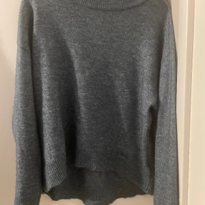 Vero Moda tröja  - Jätte fin tröja som inte har några tecken på användning. Om ni är intresserade är det bara att höra av er😀